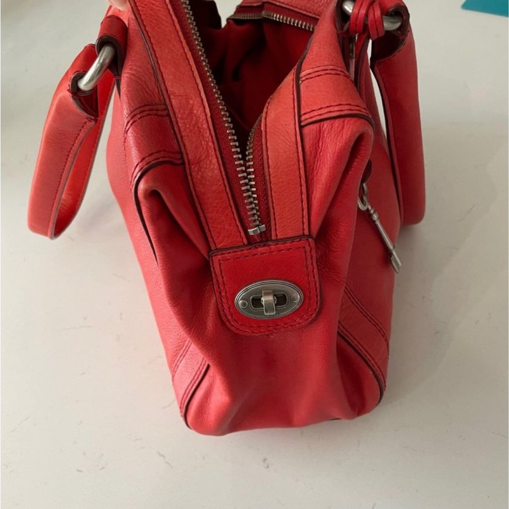 Fossil purse leather